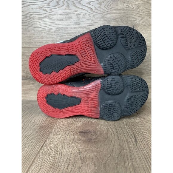 Nike Boys Lebron Size 5.5 - 17 Sneaker Athletic Black Red Pull Tab Logo Lace Up - Picture 8 of 10